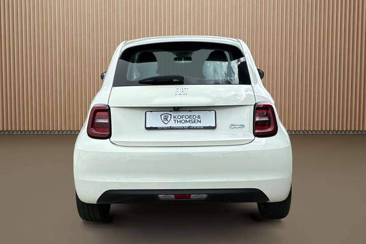 Hvid Fiat 500e fra 2022