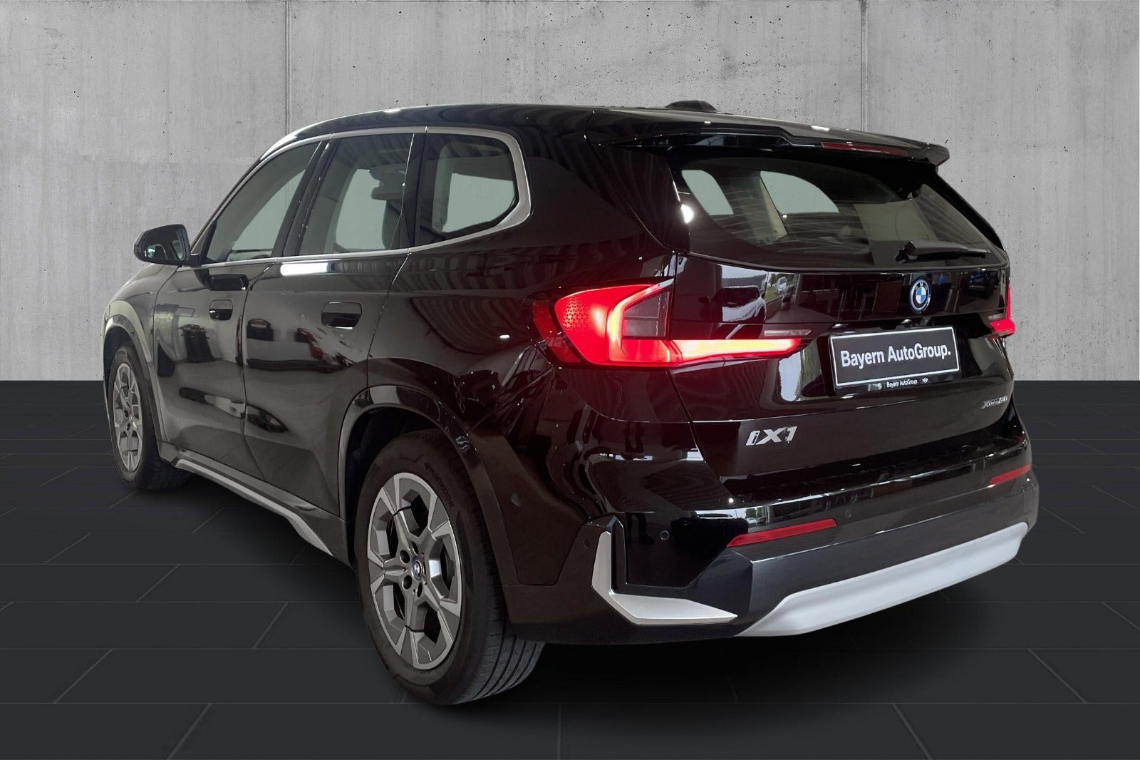 Sort BMW iX1 fra 2024
