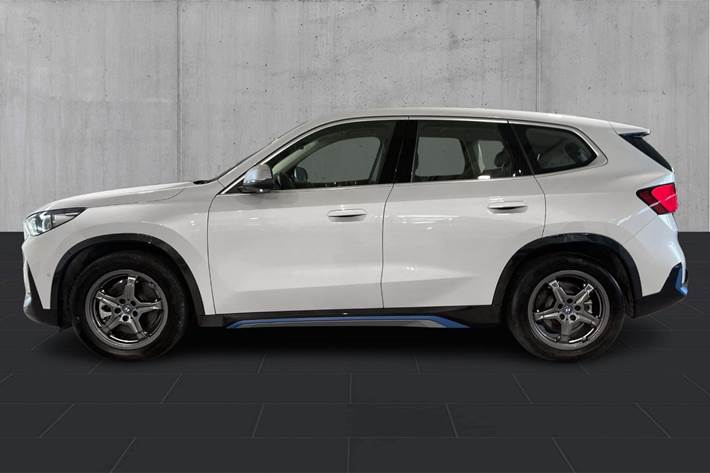 Hvid BMW iX1 fra 2023