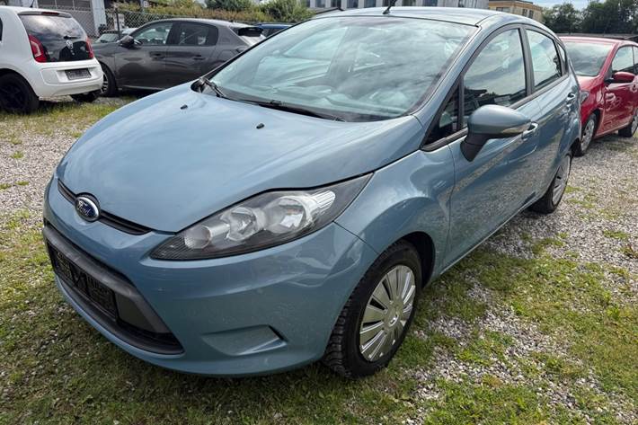 Blå Ford Fiesta fra 2009