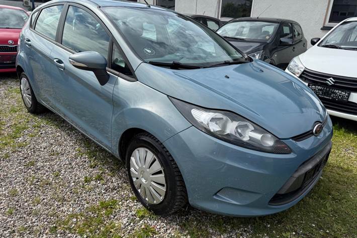 Blå Ford Fiesta fra 2009