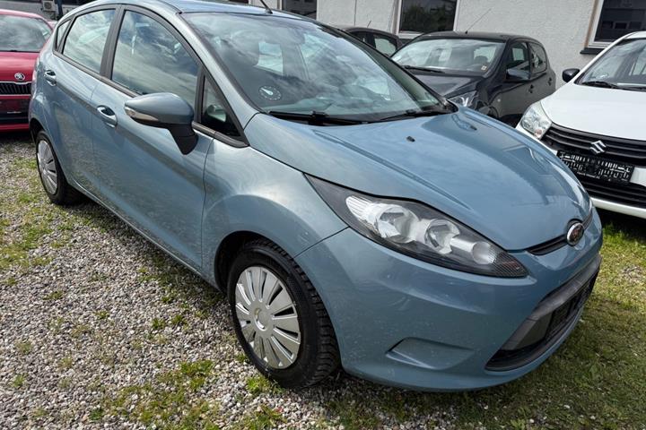 Blå Ford Fiesta fra 2009
