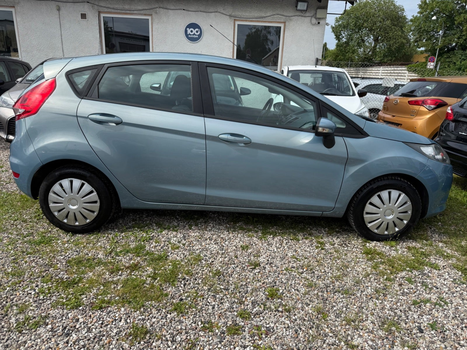 Blå Ford Fiesta fra 2009