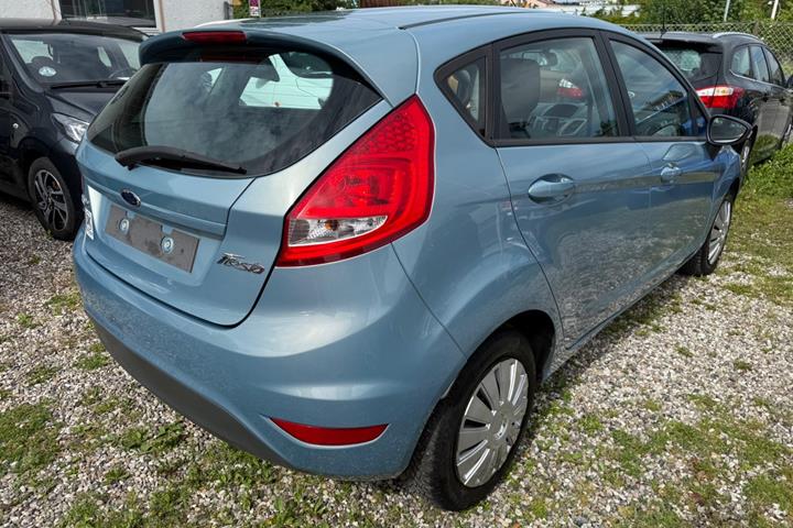Blå Ford Fiesta fra 2009