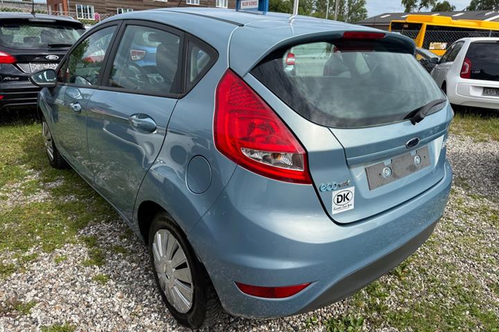 Blå Ford Fiesta fra 2009
