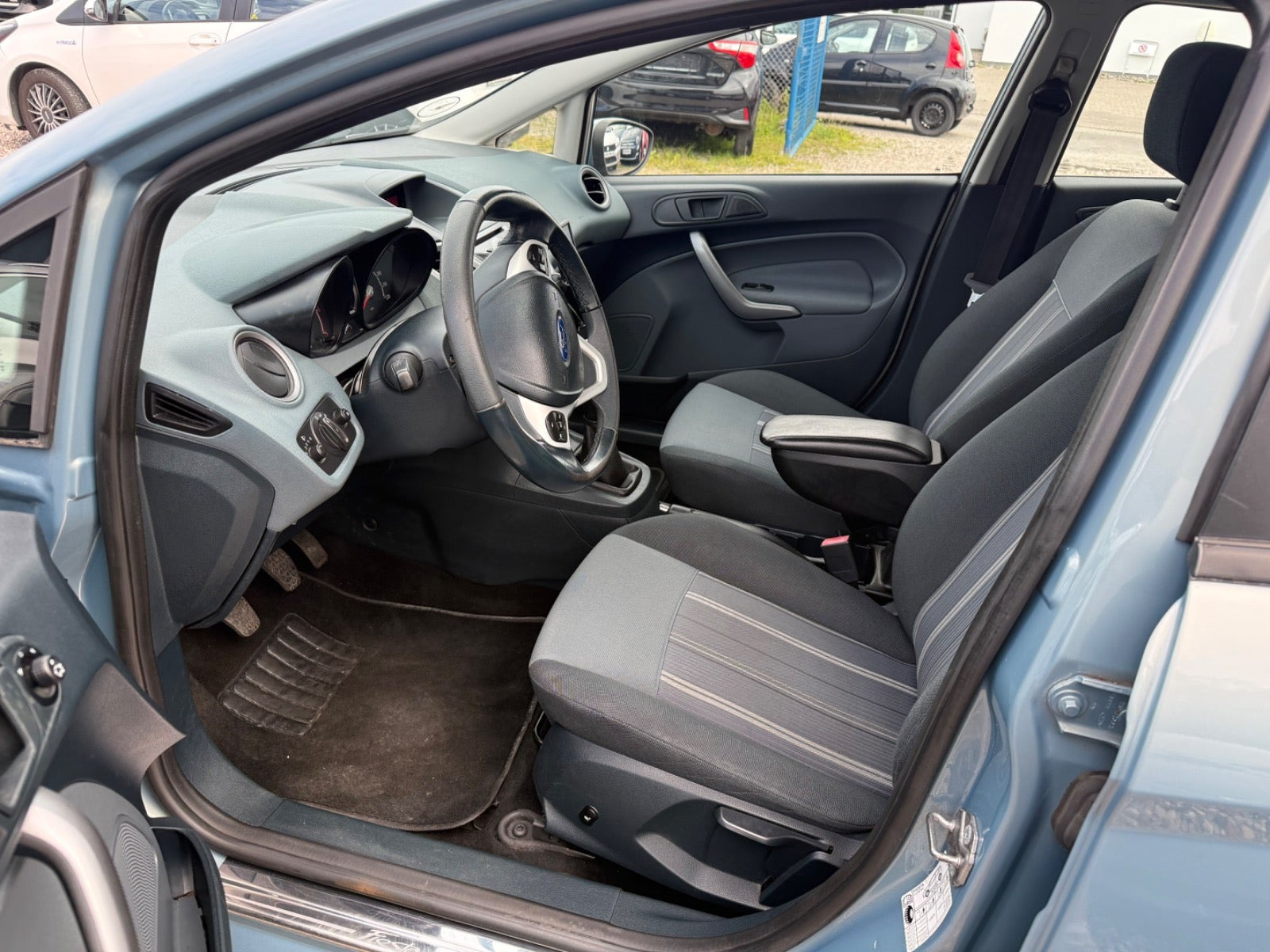 Blå Ford Fiesta fra 2009