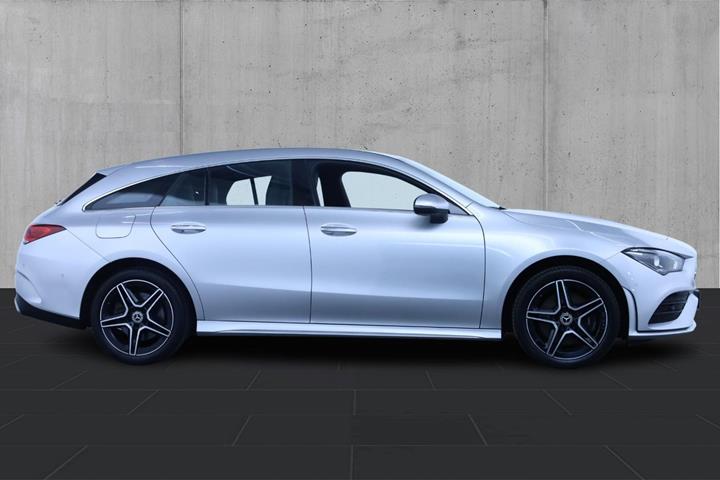 Sølv Mercedes CLA250 e fra 2023