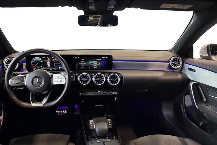 Sølv Mercedes CLA250 e fra 2023