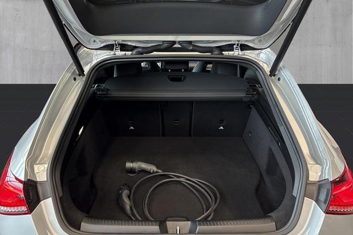 Sølv Mercedes CLA250 e fra 2023
