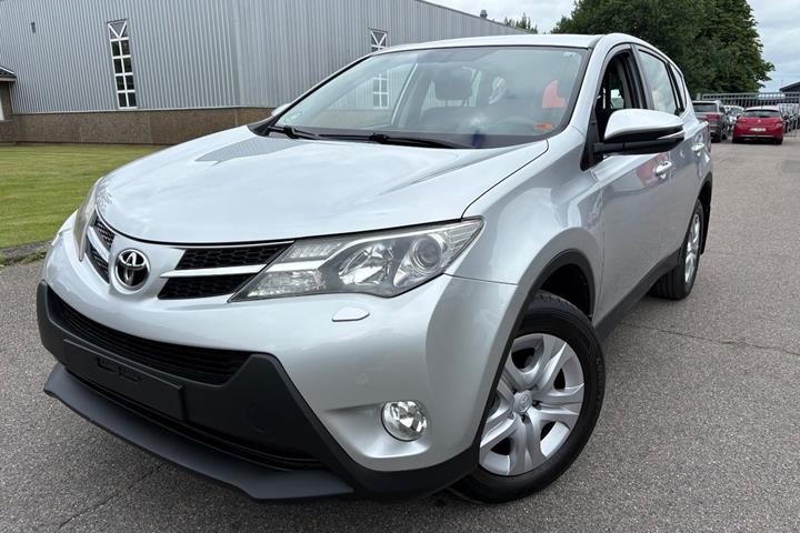 Sølv Toyota RAV4 fra 2015