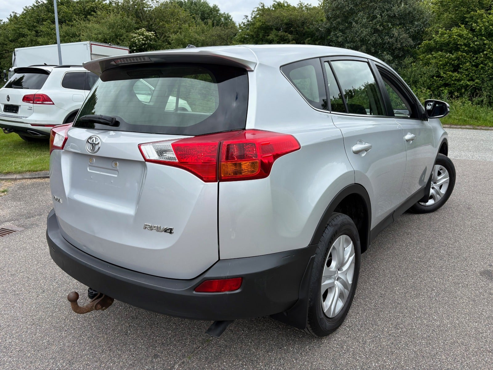 Sølv Toyota RAV4 fra 2015