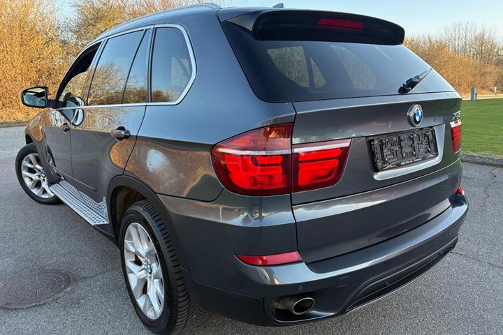 Grå BMW X5 fra 2012