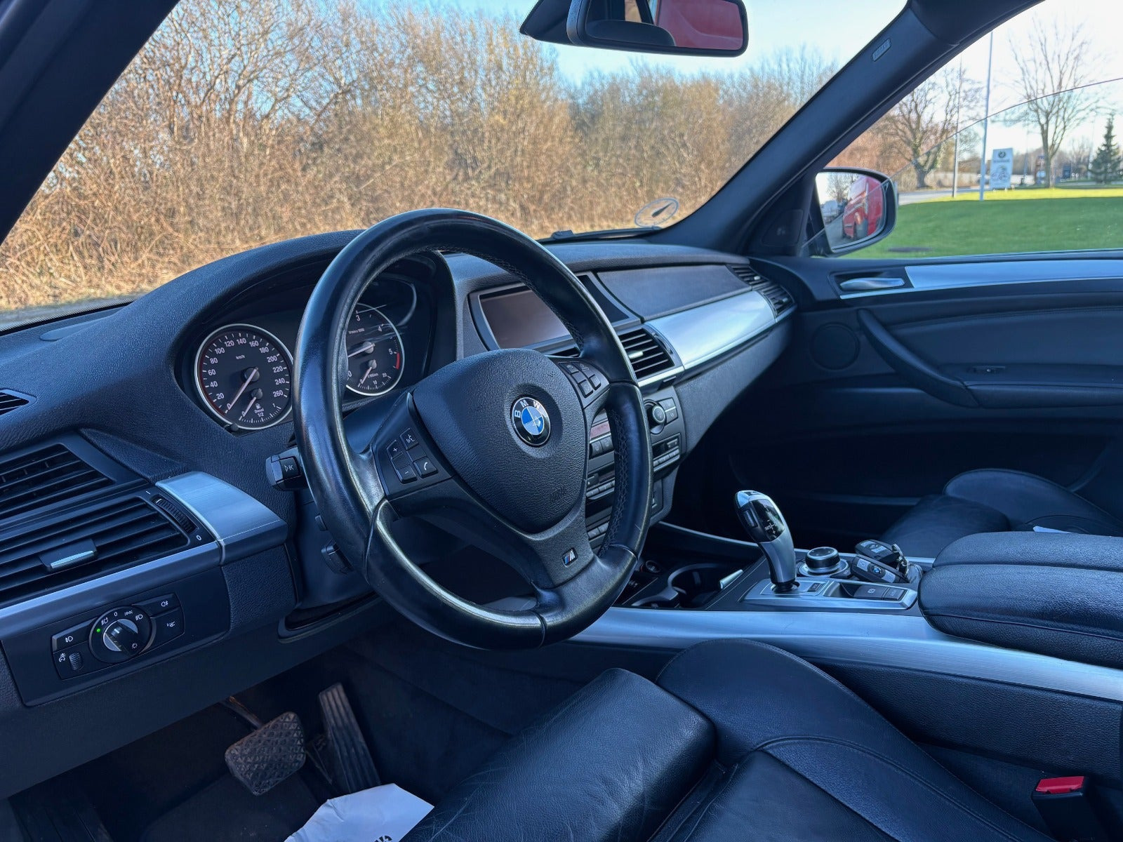 Grå BMW X5 fra 2012
