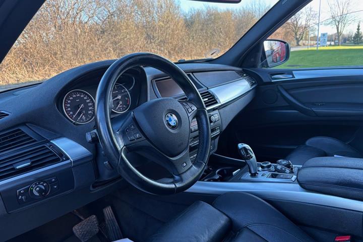 Grå BMW X5 fra 2012