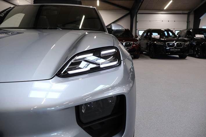 Sølv Porsche Macan fra 2025