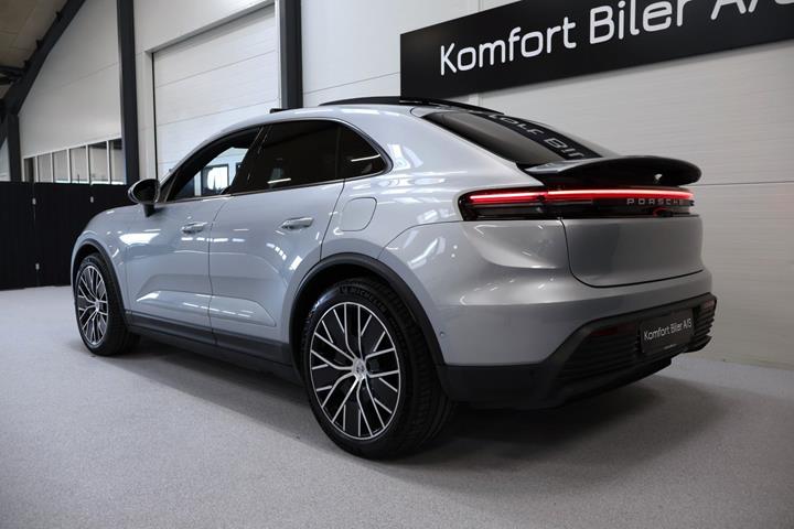 Sølv Porsche Macan fra 2025