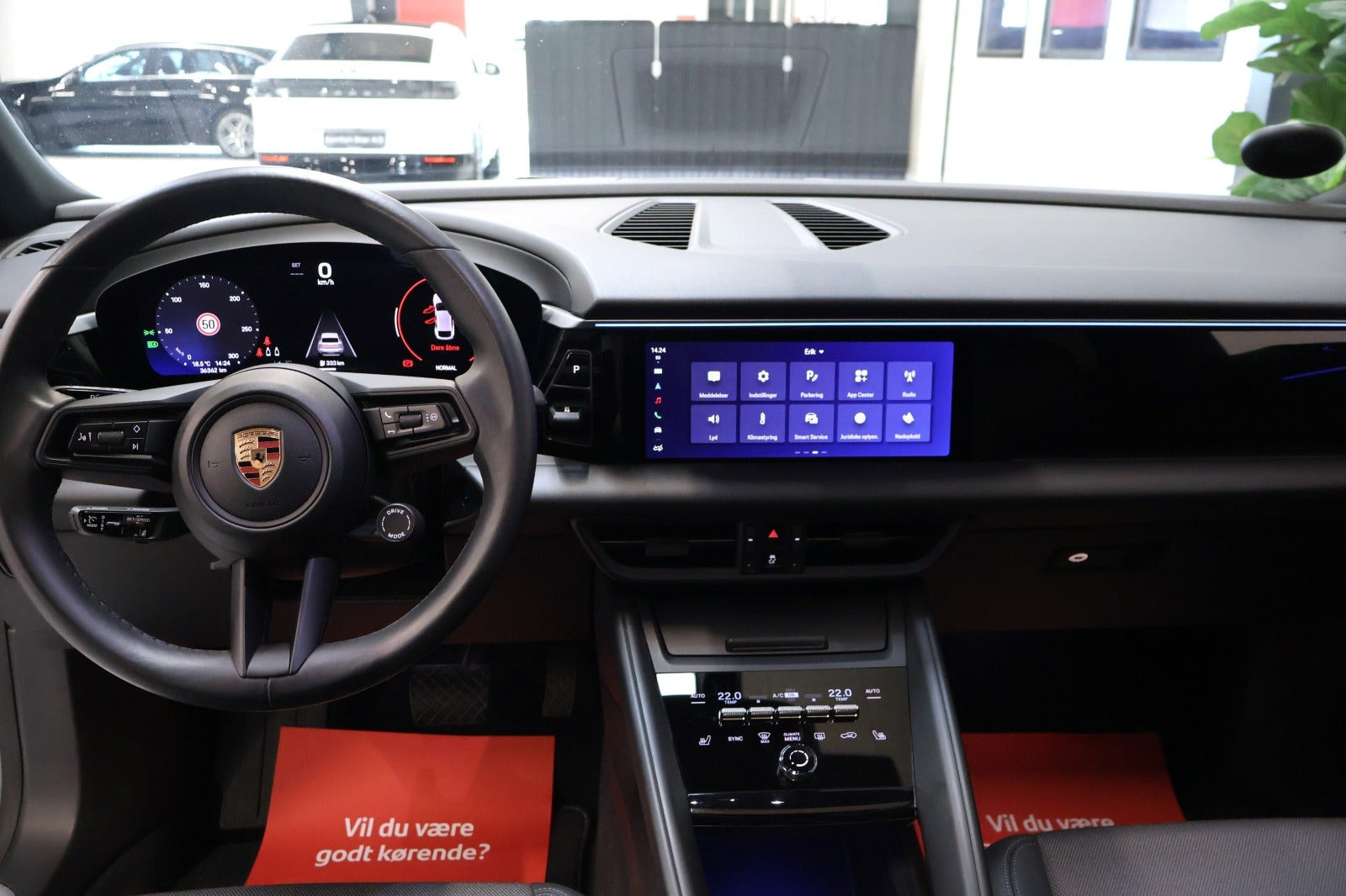 Sølv Porsche Macan fra 2025