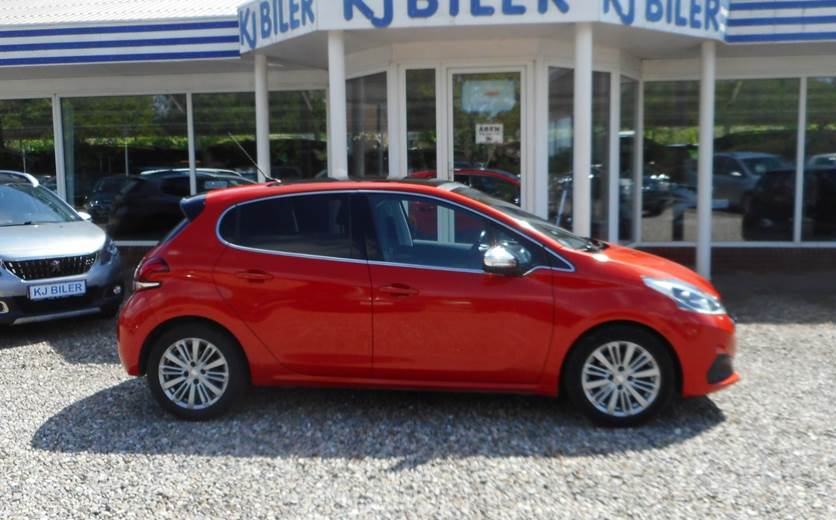 Peugeot 208 1,6 BlueHDi 100 Allure Sky