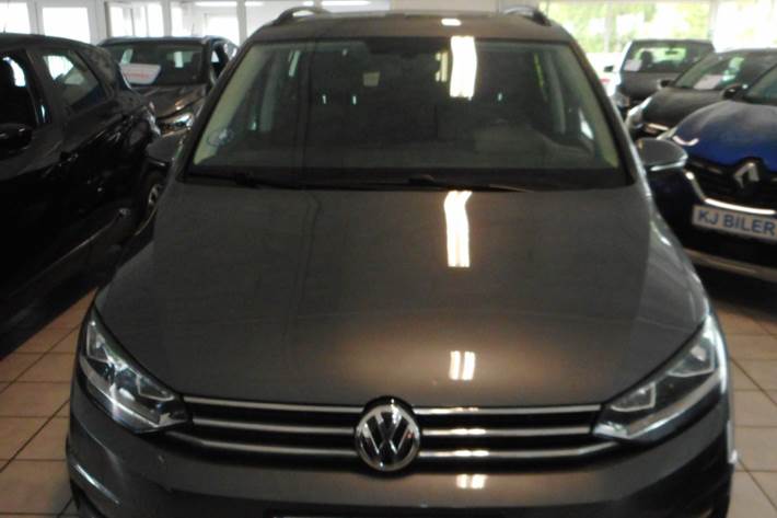 Grå VW Touran fra 2018
