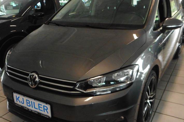 Grå VW Touran fra 2018