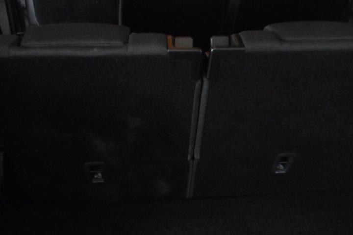 Grå VW Touran fra 2019