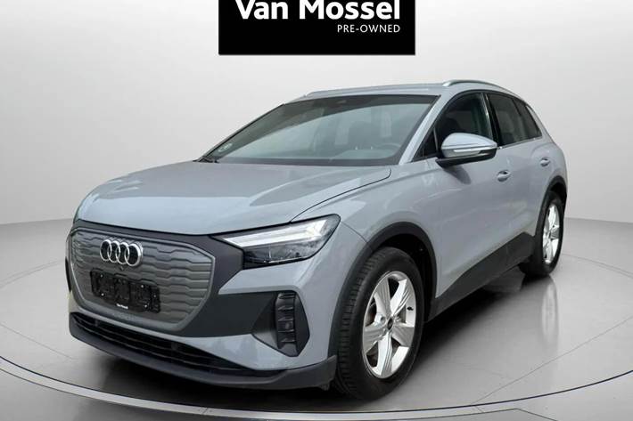 Grå Audi Q4 e-tron fra 2023