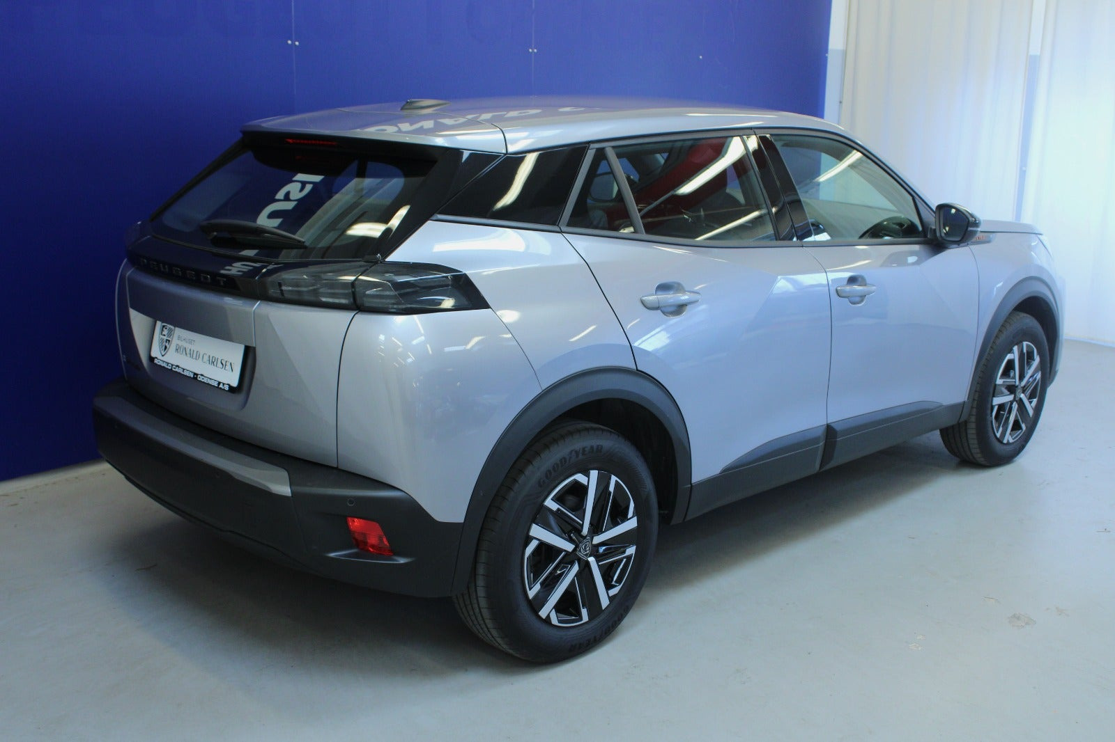 Sølv Peugeot e-2008 fra 2025