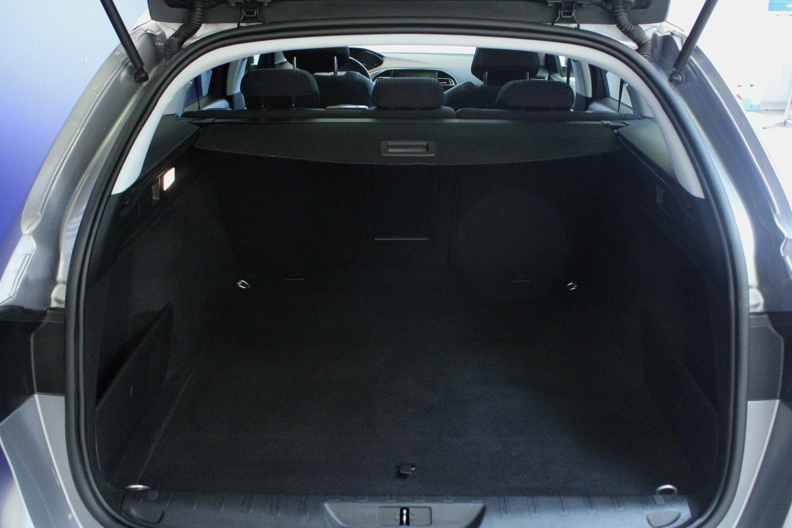 Sølv Peugeot 308 fra 2019