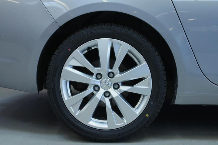 Sølv Peugeot 308 fra 2019
