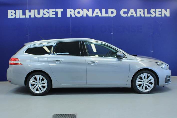 Sølv Peugeot 308 fra 2019