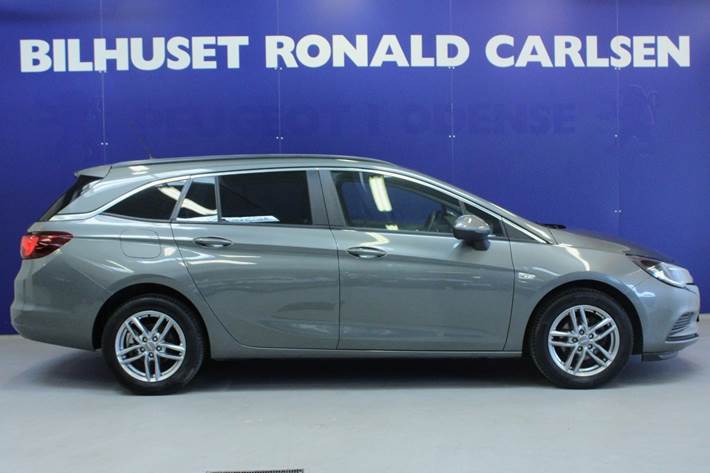 Grøn Opel Astra fra 2019