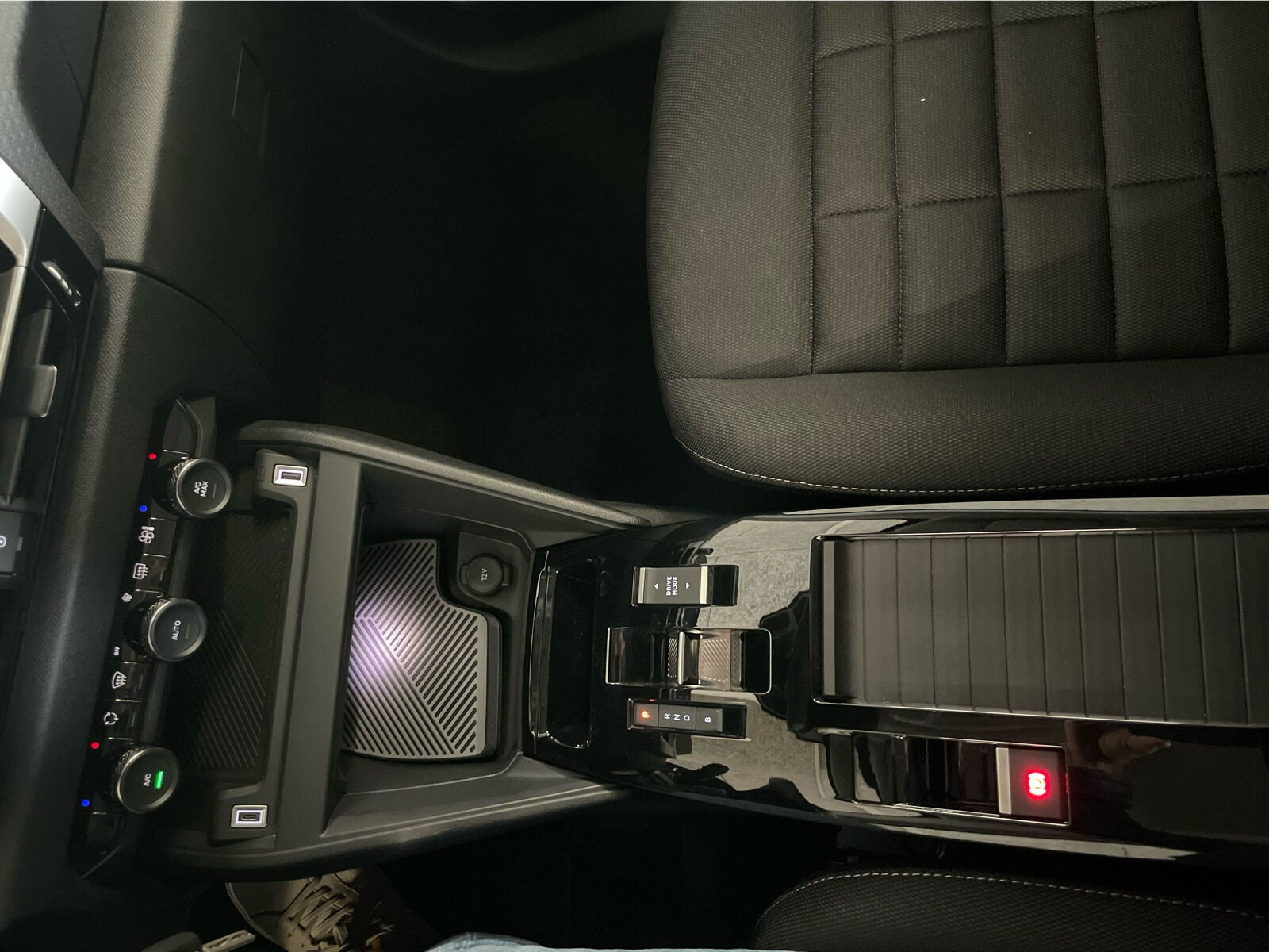 Grå Citroën ë-C4 X fra 2025