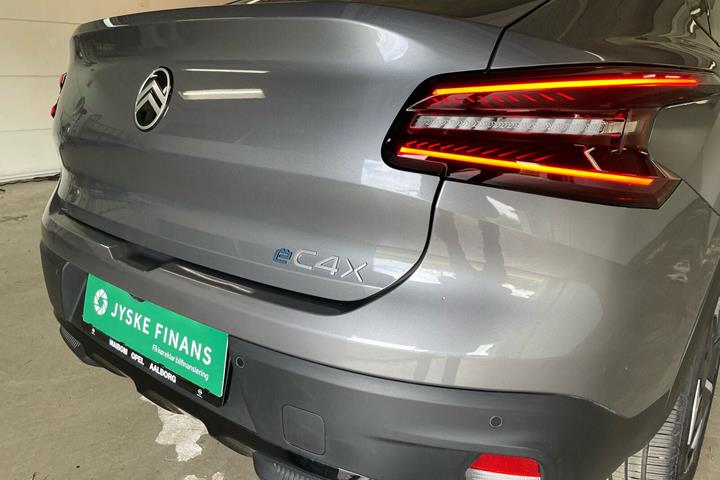 Grå Citroën ë-C4 X fra 2025