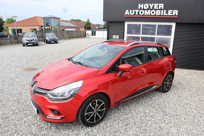 Rød Renault Clio IV fra 2018