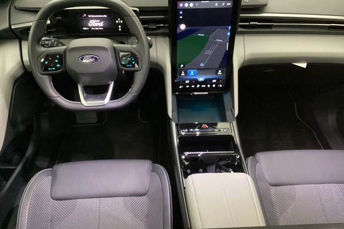 Sort Ford Explorer fra 2025
