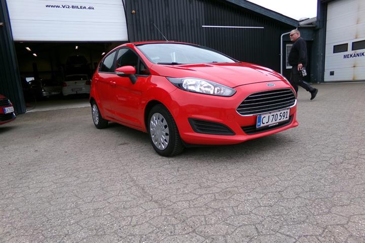 Rød Ford Fiesta fra 2015