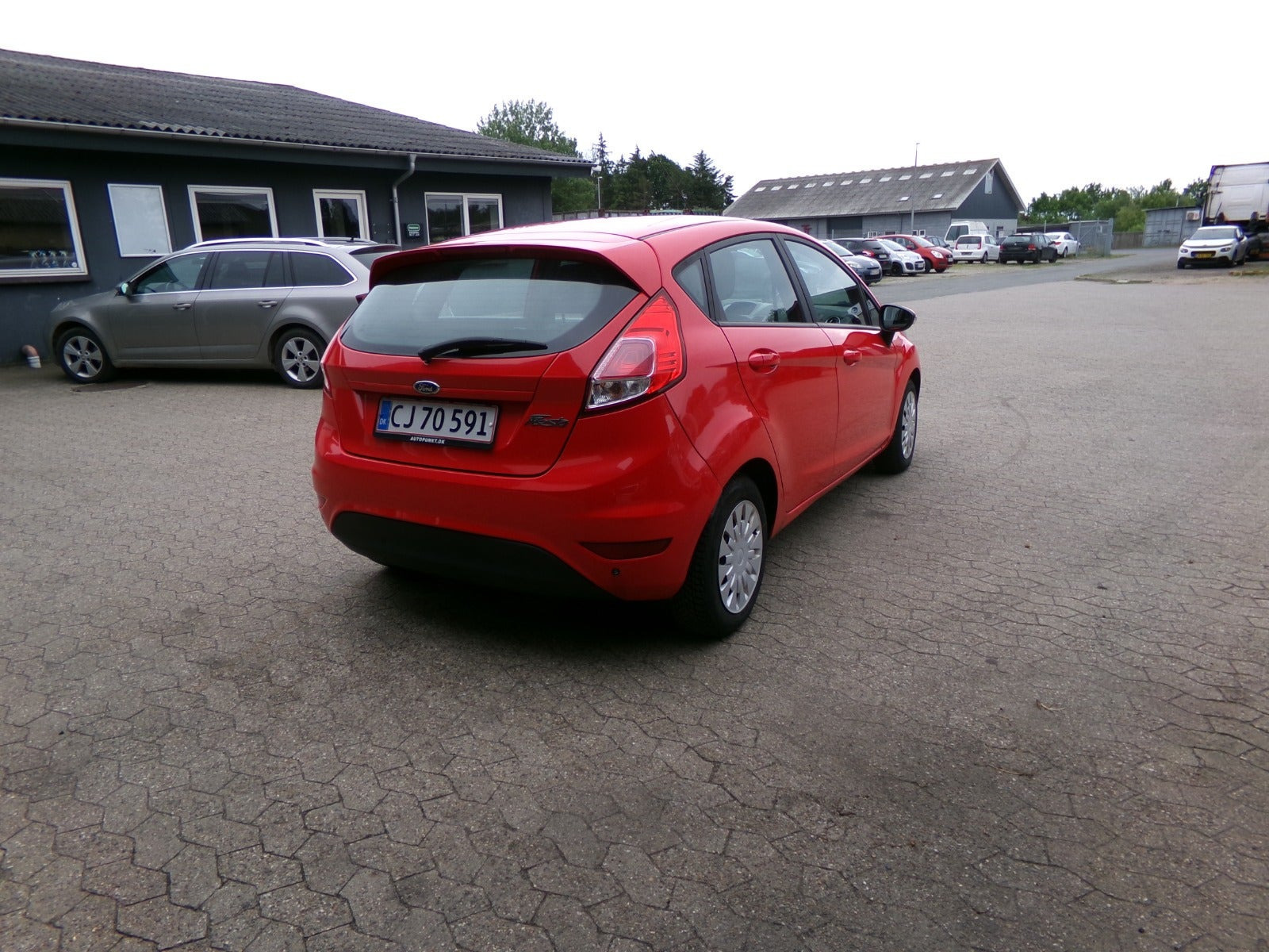 Rød Ford Fiesta fra 2015