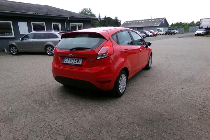 Rød Ford Fiesta fra 2015