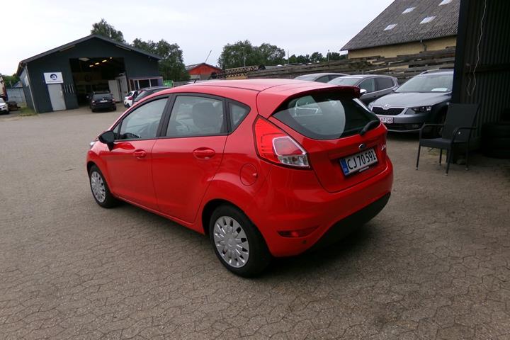 Rød Ford Fiesta fra 2015