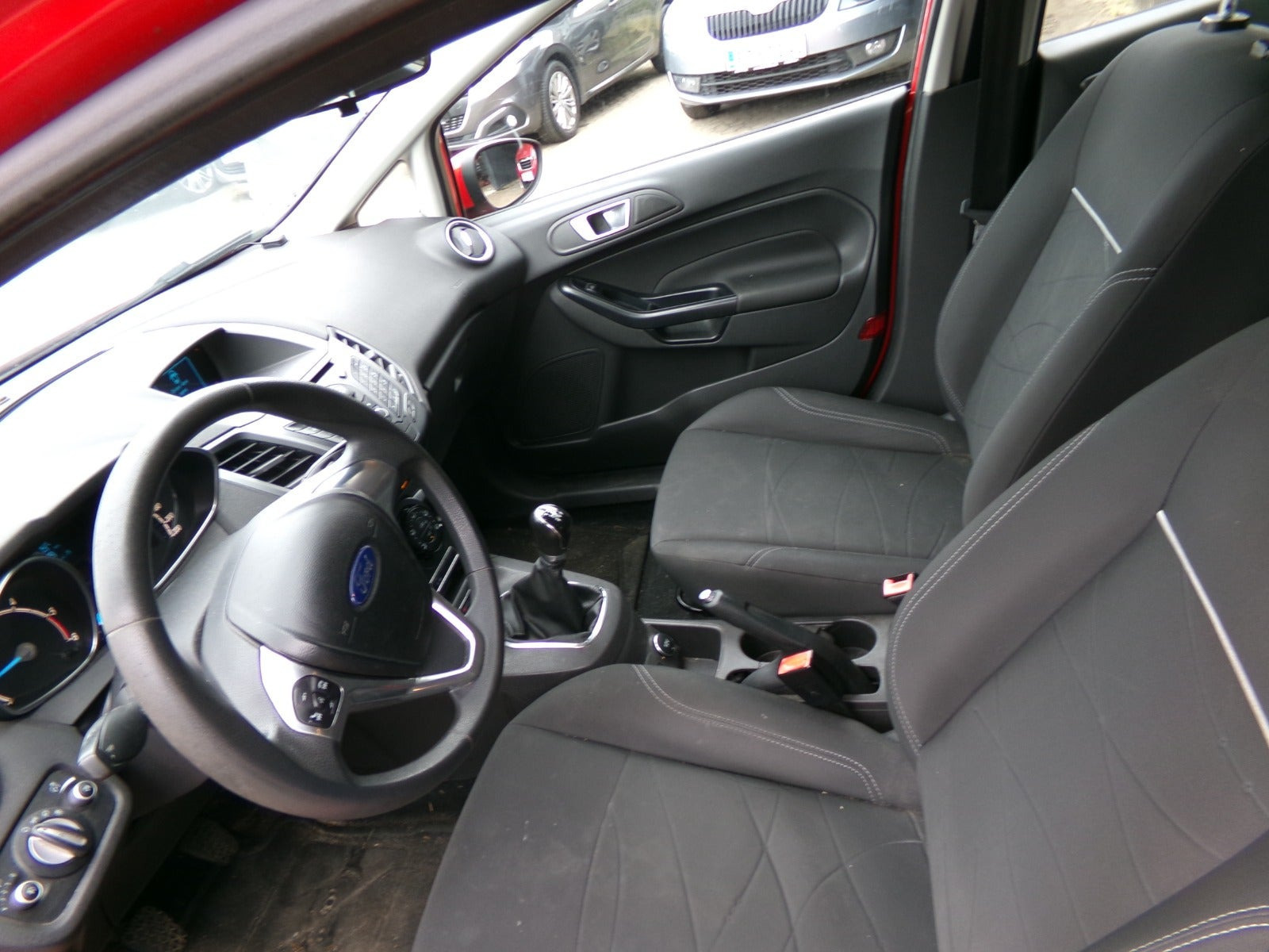 Rød Ford Fiesta fra 2015