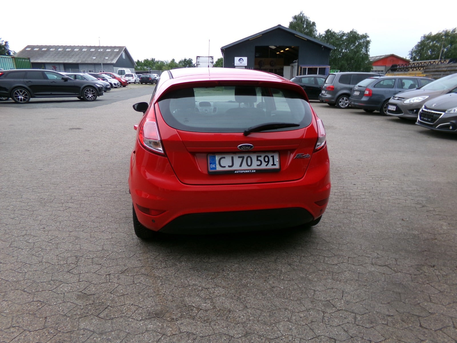 Rød Ford Fiesta fra 2015