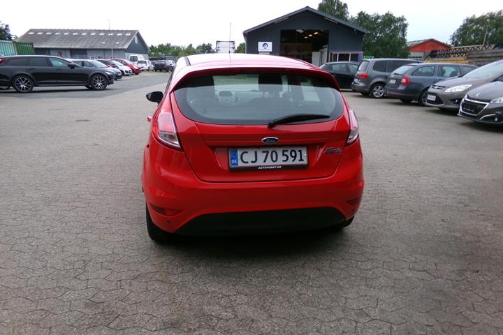 Rød Ford Fiesta fra 2015