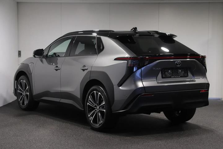 Grå Toyota BZ4X fra 2025