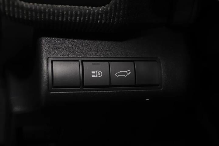 Grå Toyota BZ4X fra 2025