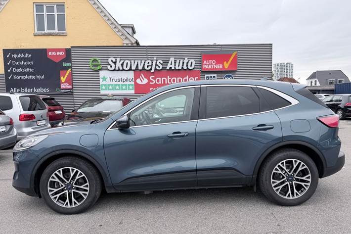 Blå Ford Kuga fra 2020