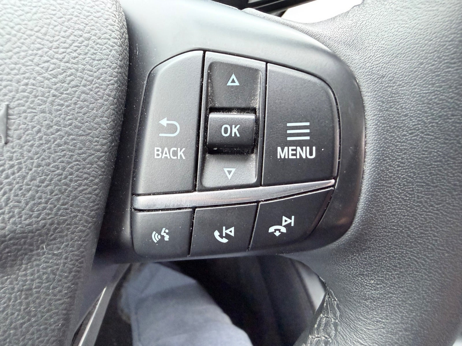 Blå Ford Kuga fra 2020