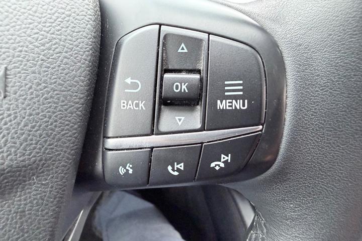 Blå Ford Kuga fra 2020