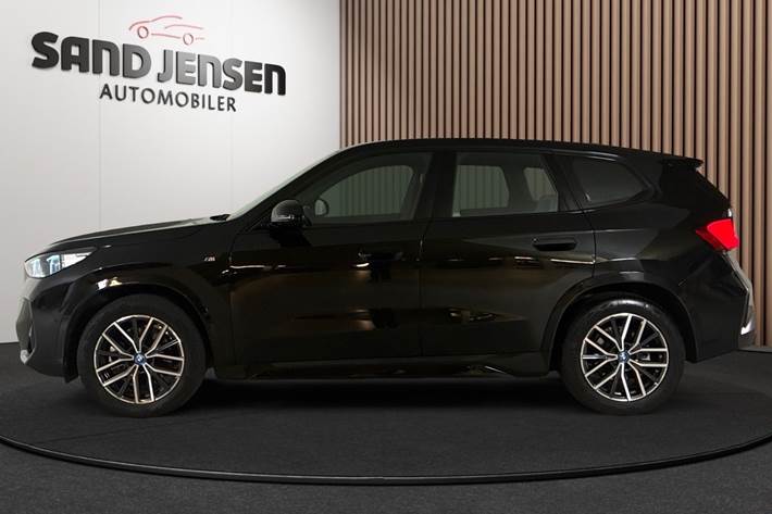 Sort BMW iX1 fra 2024