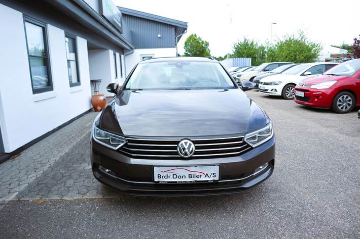 Brun VW Passat fra 2018