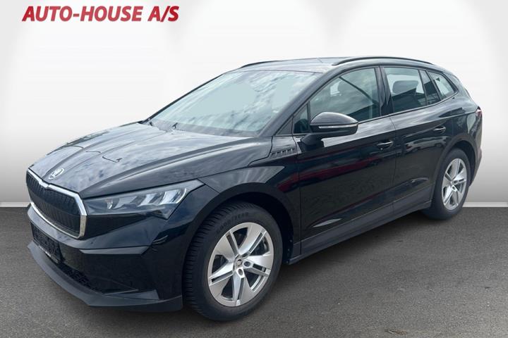 Sort Skoda Enyaq fra 2023 set udefra